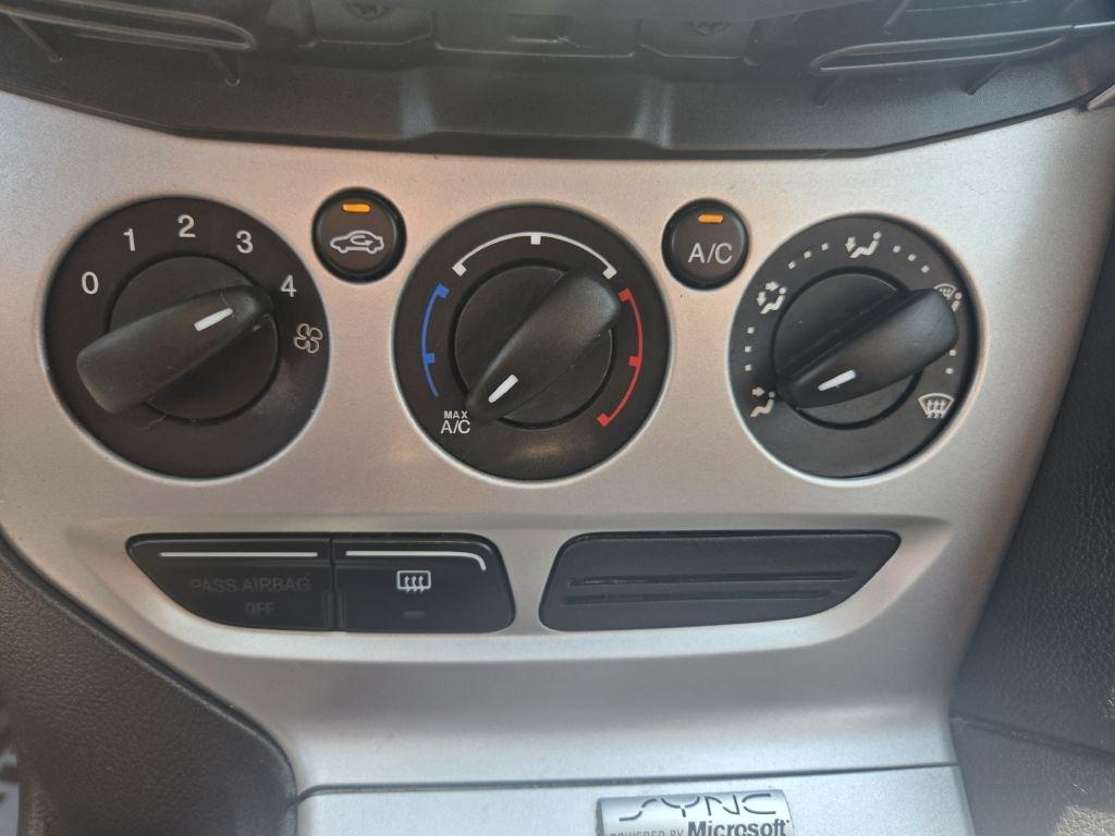 Ford Focus SE Sedan 2014