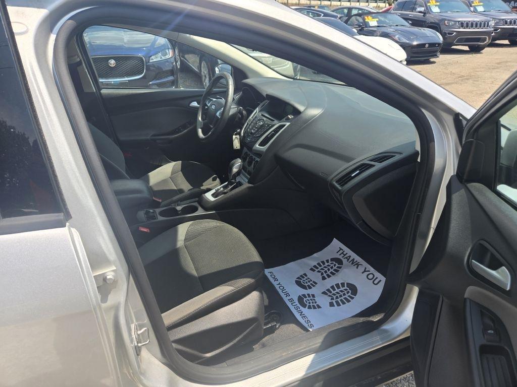Ford Focus SE Sedan 2014