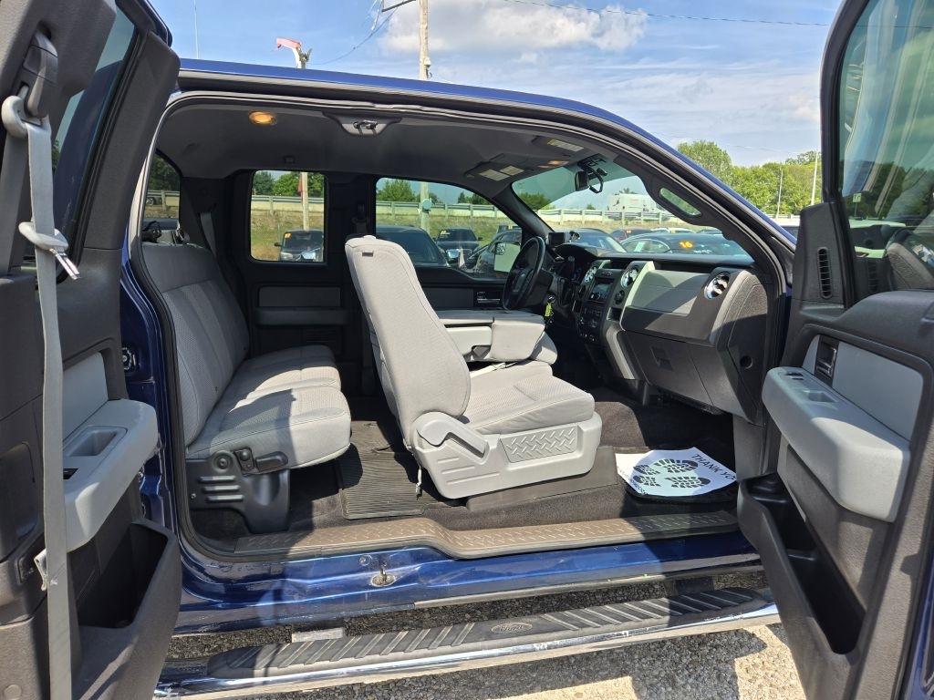Ford F-150 XL SuperCab 8-ft. Bed 2WD 2012