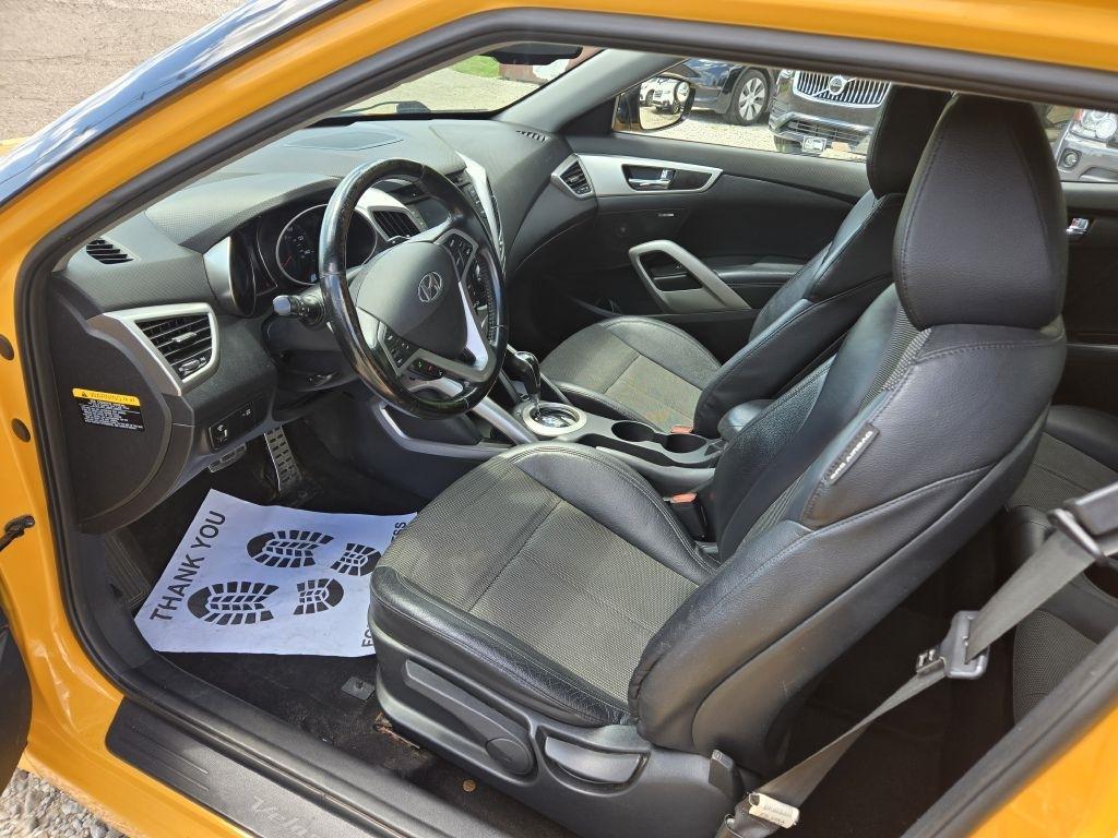 Hyundai Veloster Base 2015