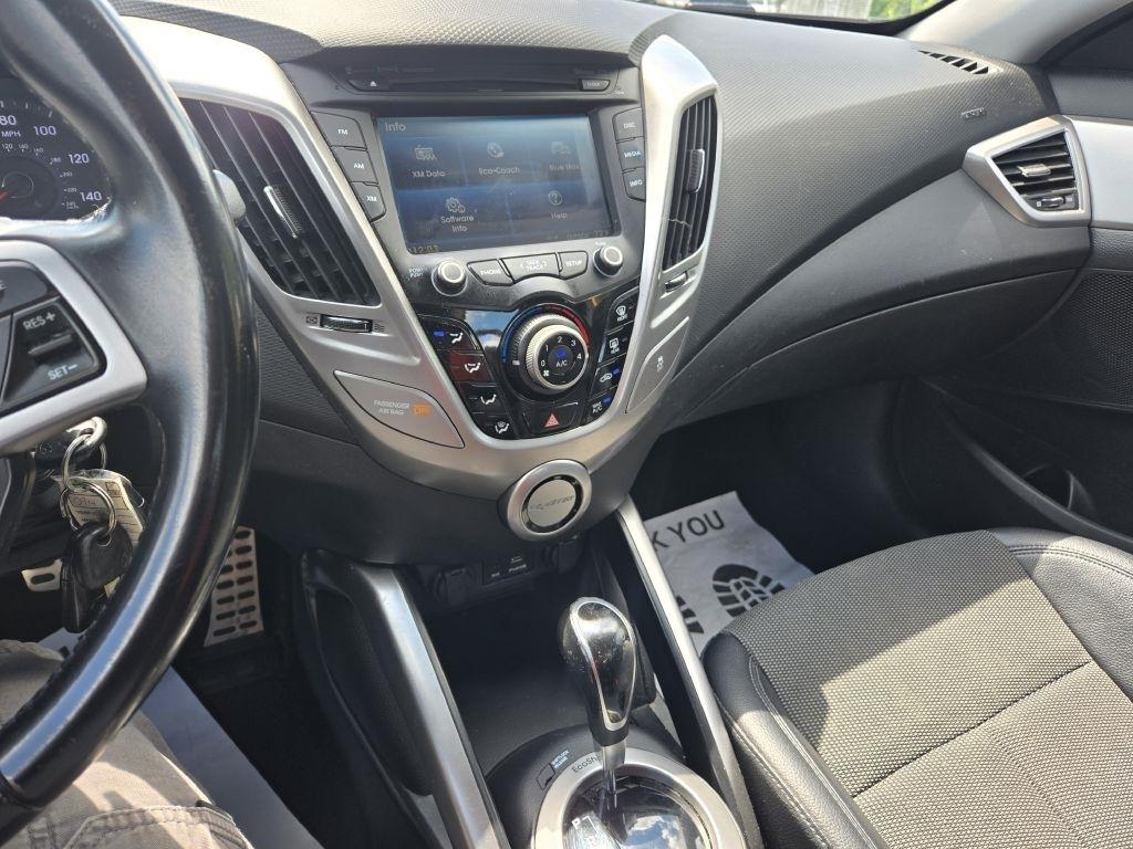 Hyundai Veloster Base 2015