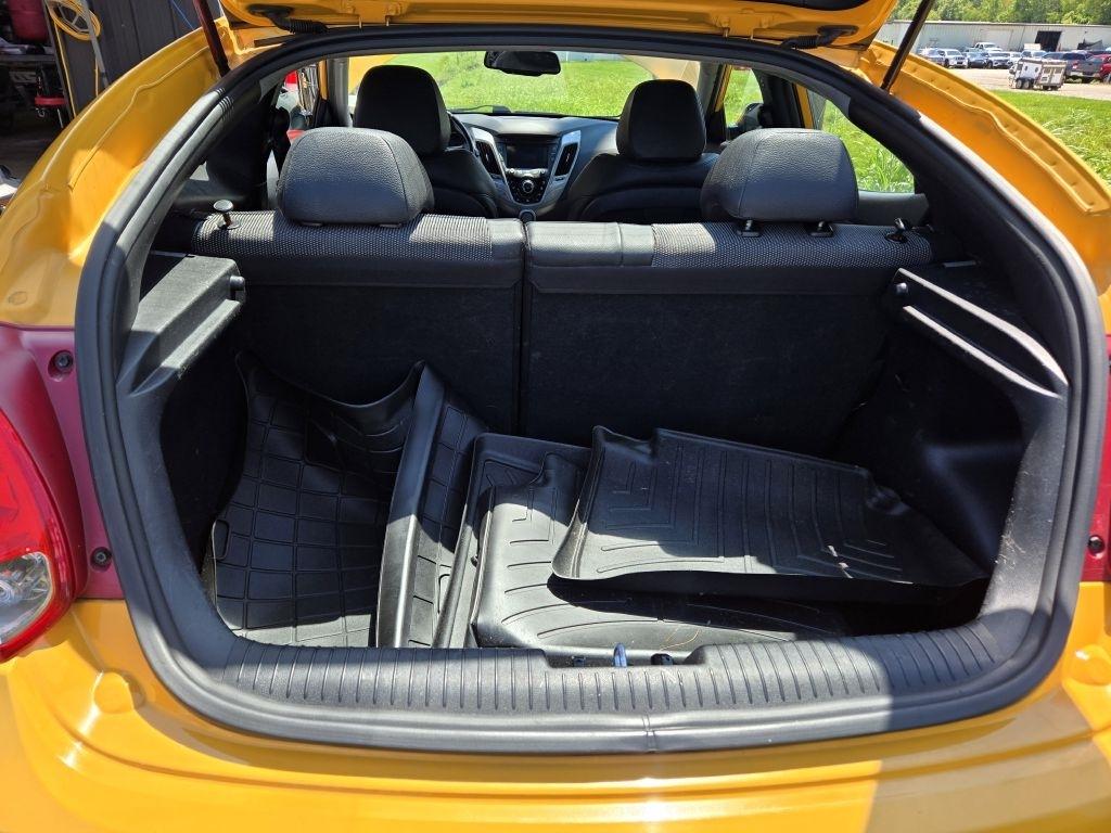 Hyundai Veloster Base 2015