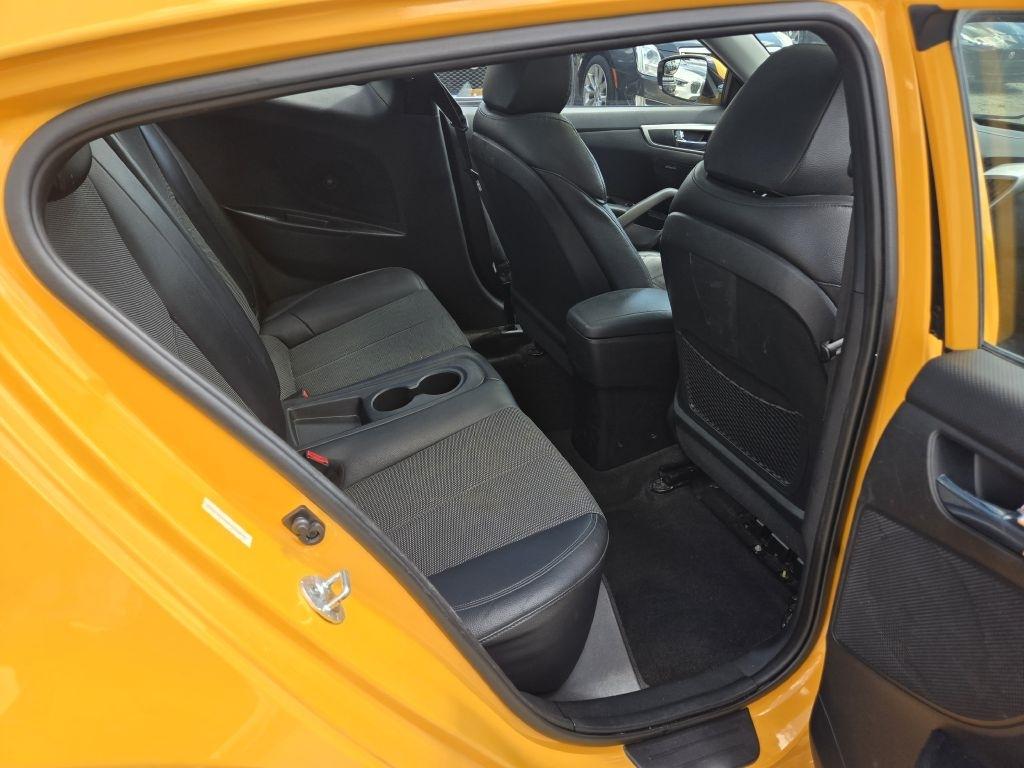 Hyundai Veloster Base 2015