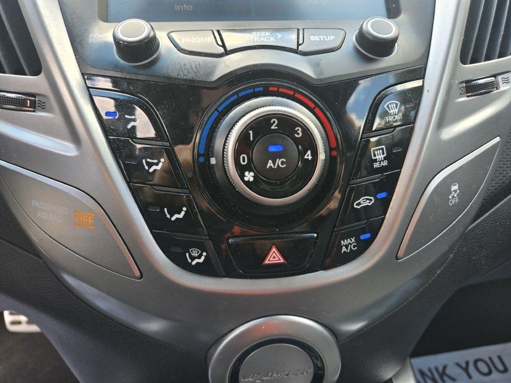 Hyundai Veloster Base 2015