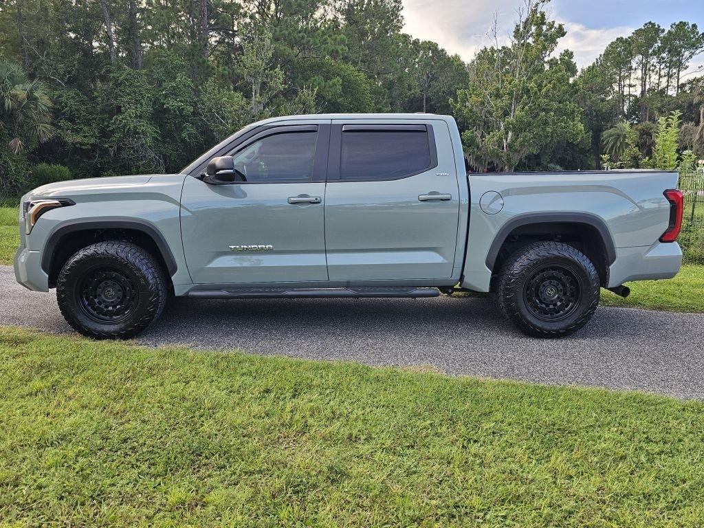 Toyota Tundra SR5 CrewMax 4WD 2024