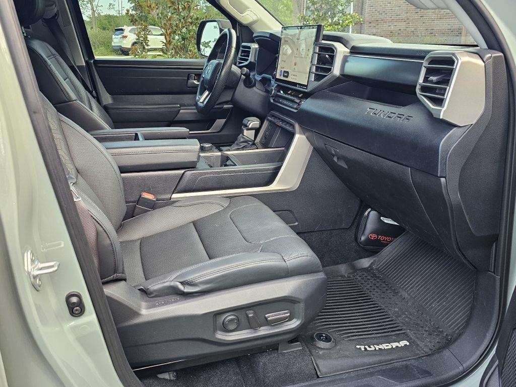 Toyota Tundra SR5 CrewMax 4WD 2024