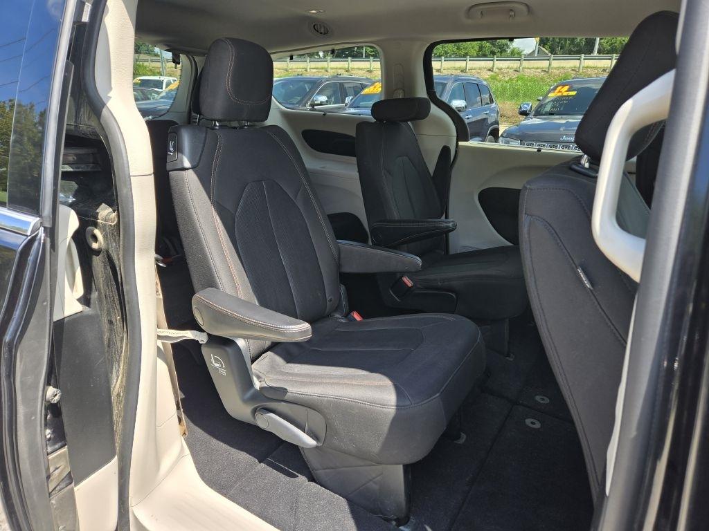 Chrysler Pacifica Touring-L 2017