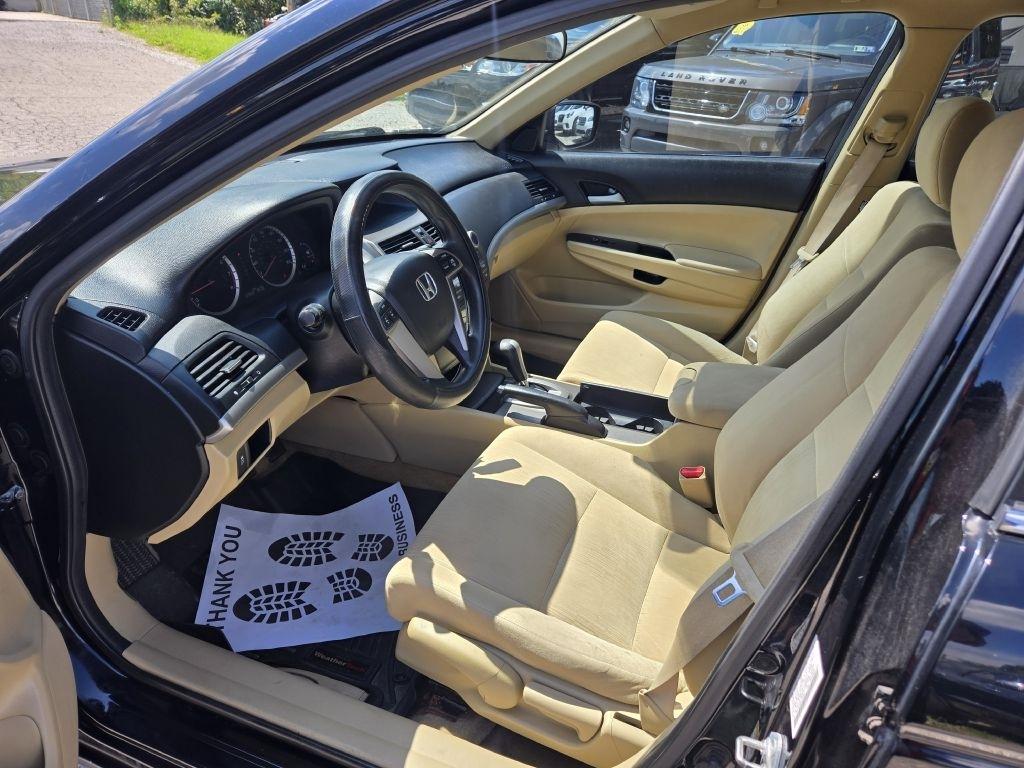 Honda Accord LX sedan AT 2011