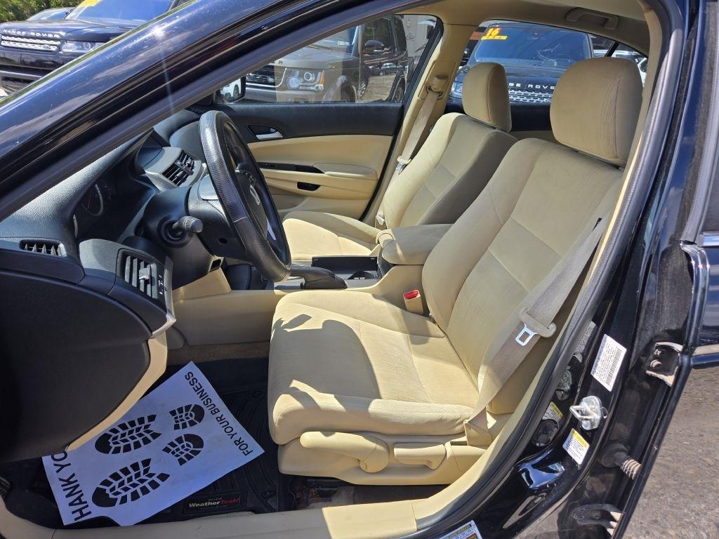 Honda Accord LX sedan AT 2011