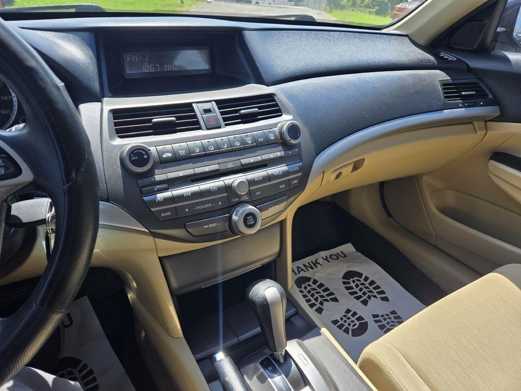 Honda Accord LX sedan AT 2011