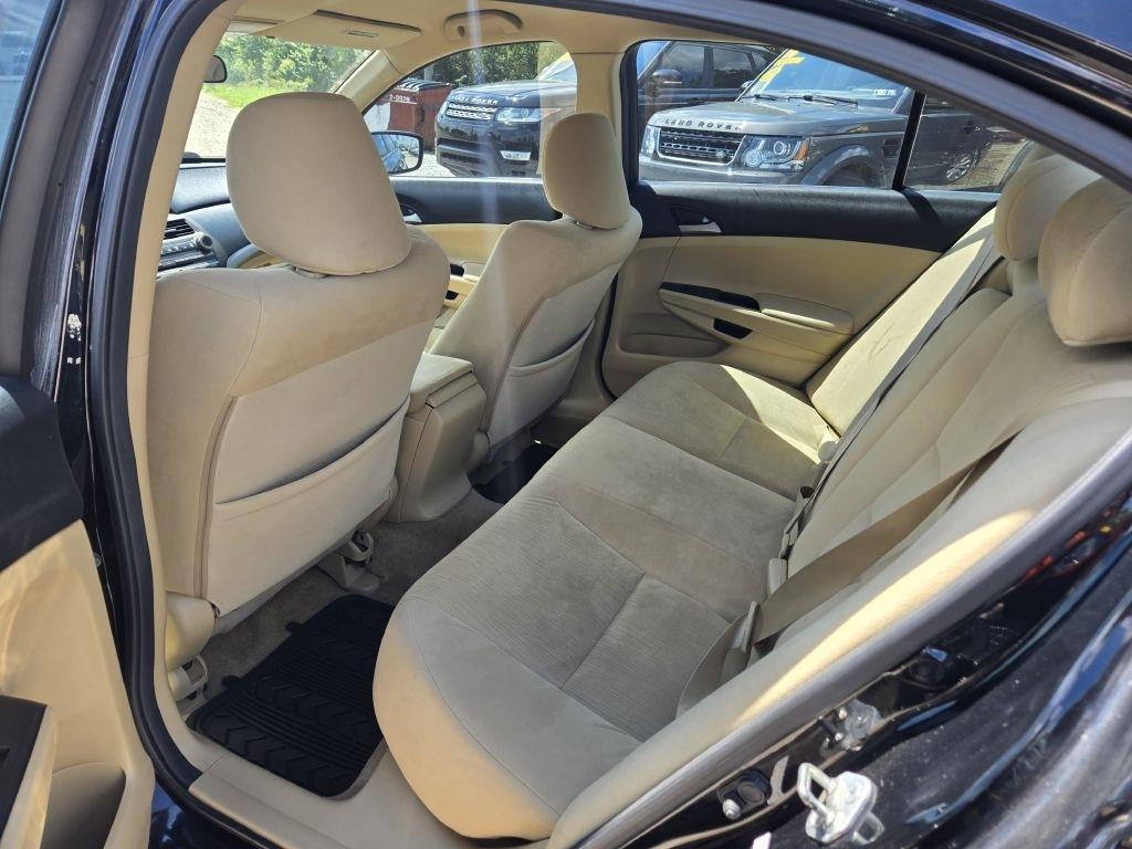 Honda Accord LX sedan AT 2011