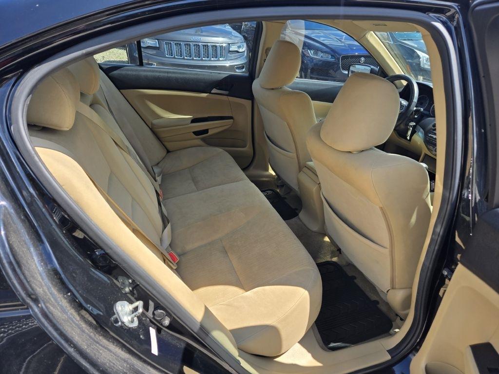 Honda Accord LX sedan AT 2011