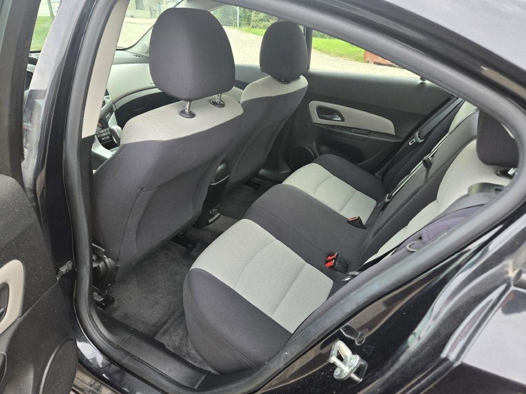 Chevrolet Cruze LS Auto 2013