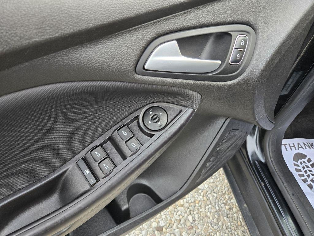 Ford Focus SE Sedan 2015