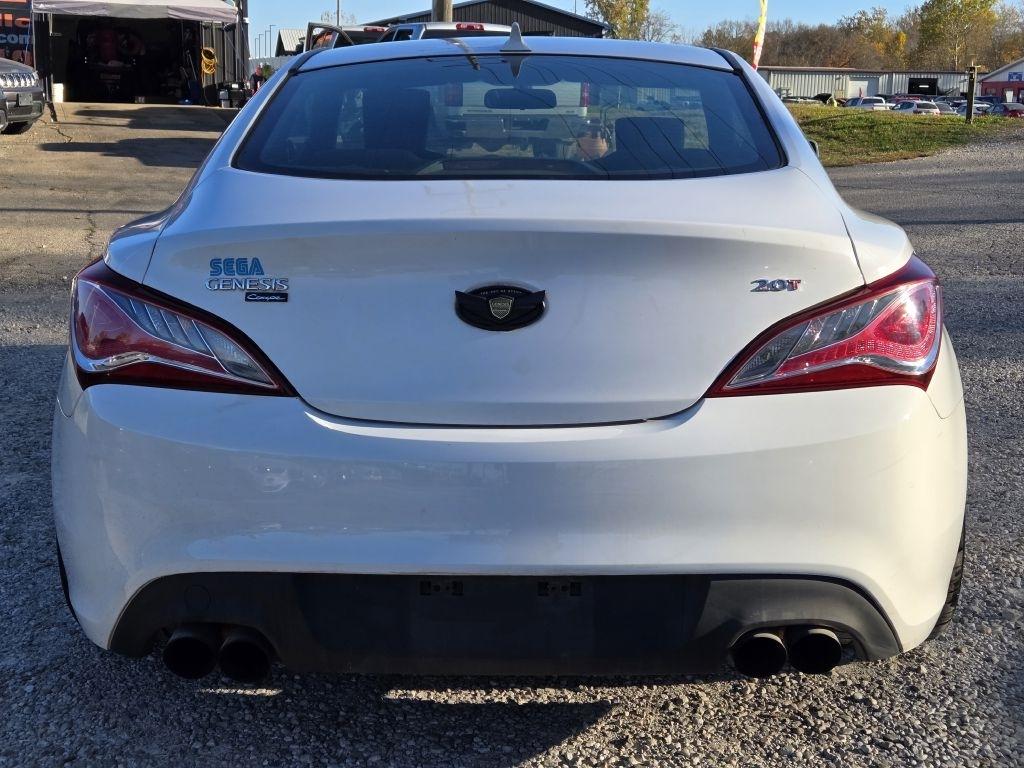 Hyundai Genesis Coupe 2.0T Auto 2013