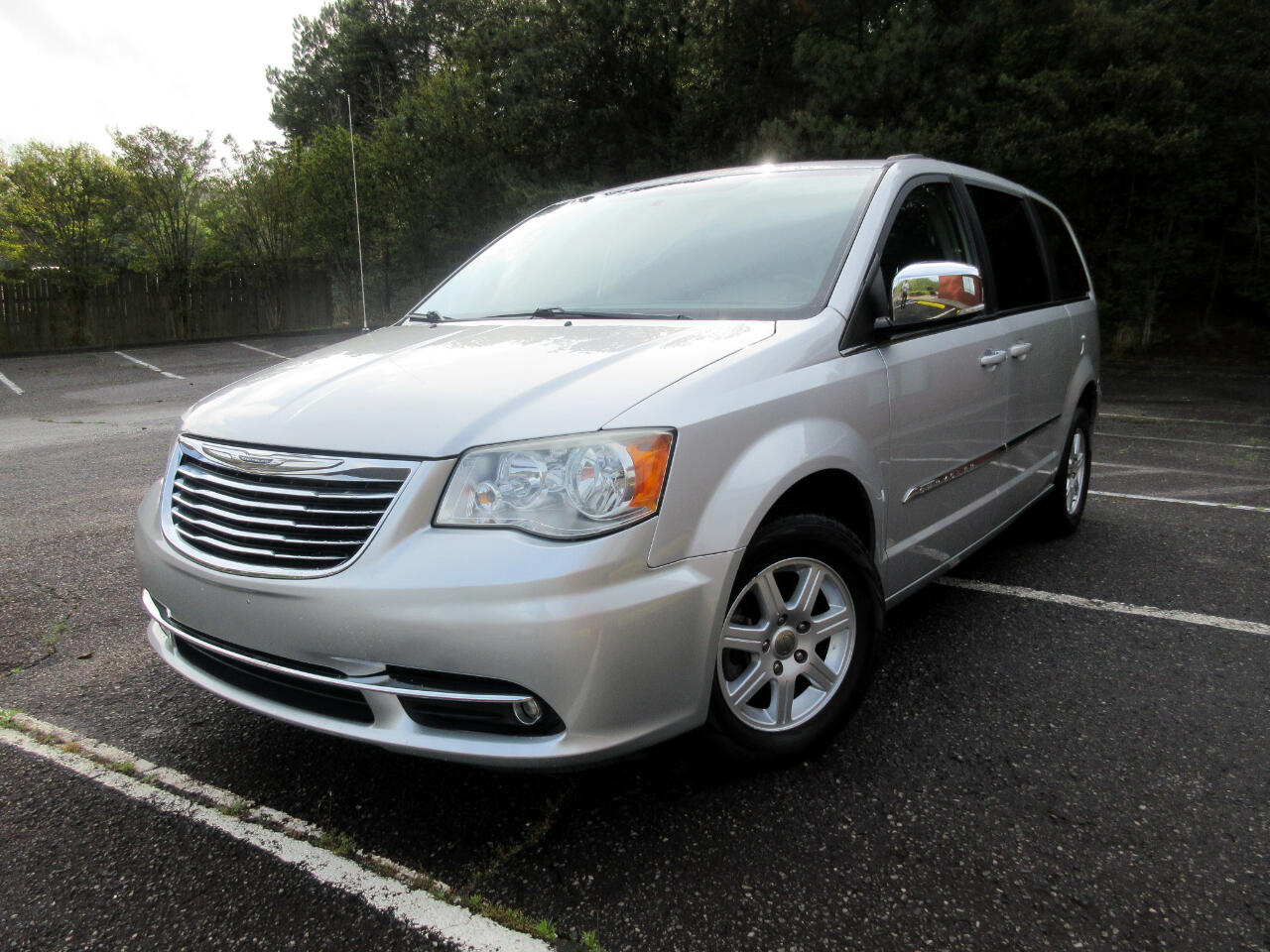 Chrysler Town & Country Touring-L 2012