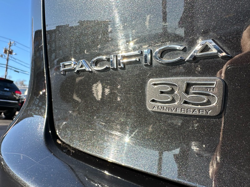 Chrysler Pacifica Touring L Plus 35th Anniversary FWD 2020