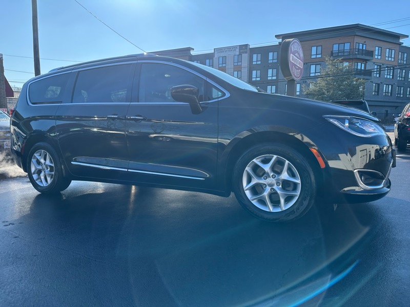 Chrysler Pacifica Touring L Plus 35th Anniversary FWD 2020