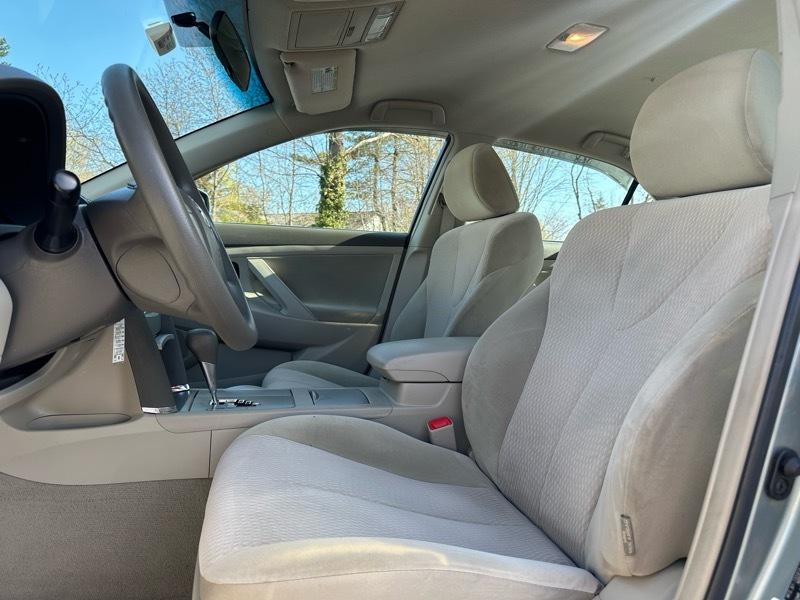 Toyota Camry LE 6-Spd AT 2011