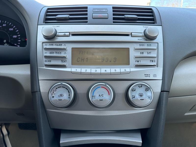 Toyota Camry LE 6-Spd AT 2011