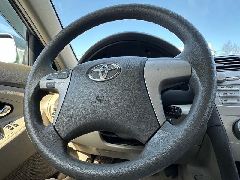 Toyota Camry LE 6-Spd AT 2011