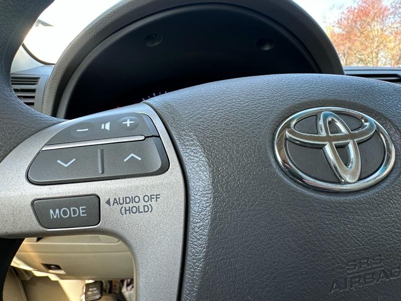 Toyota Camry LE 6-Spd AT 2011