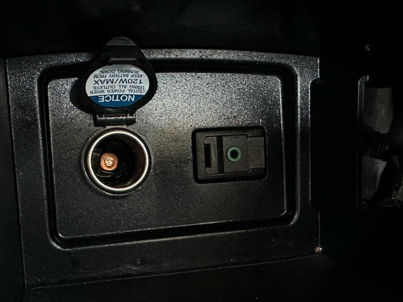 Toyota Camry LE 6-Spd AT 2011