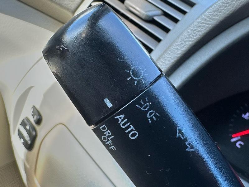 Toyota Camry LE 6-Spd AT 2011