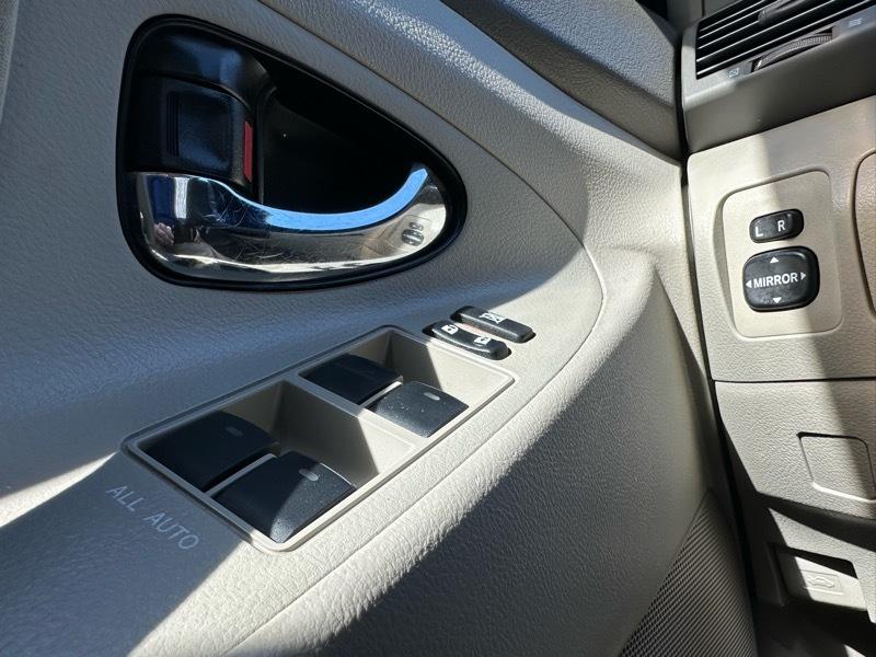 Toyota Camry LE 6-Spd AT 2011