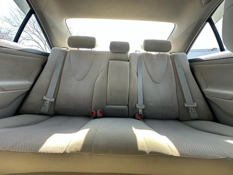 Toyota Camry LE 6-Spd AT 2011