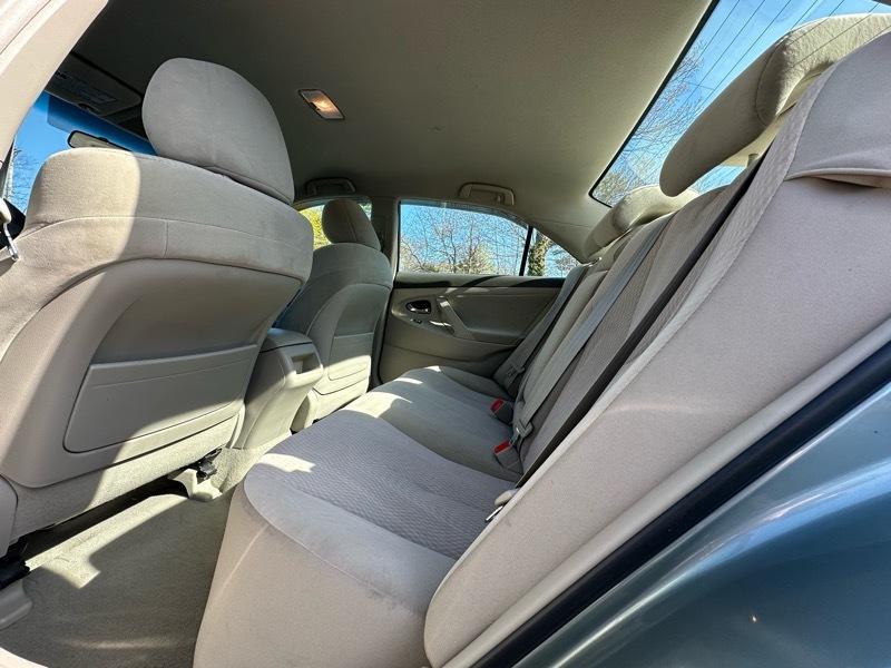 Toyota Camry LE 6-Spd AT 2011