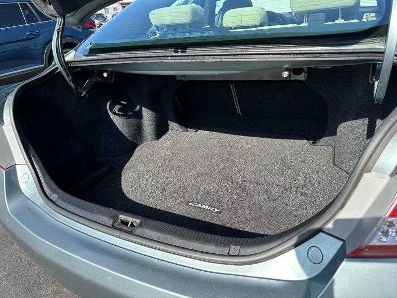 Toyota Camry LE 6-Spd AT 2011