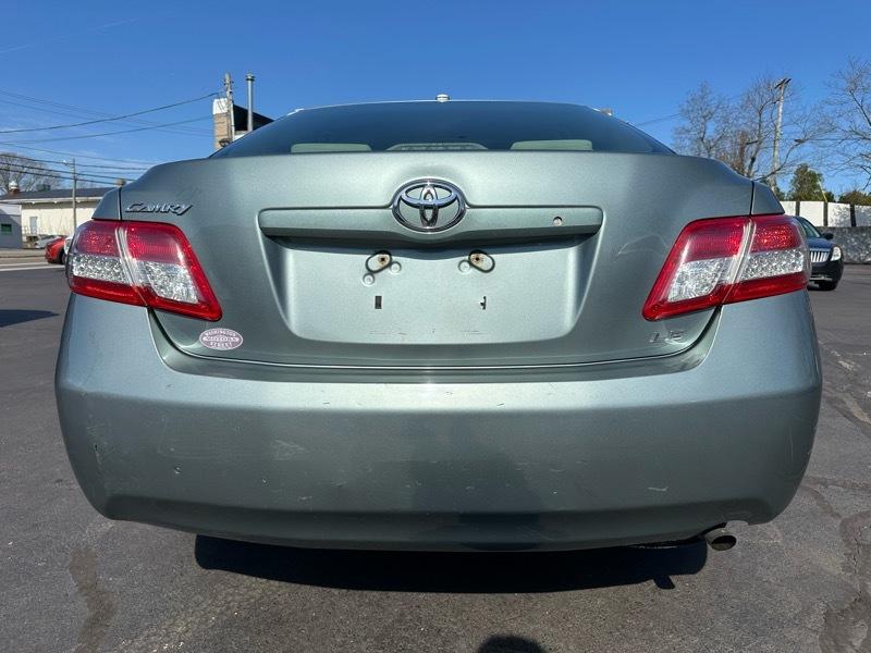 Toyota Camry LE 6-Spd AT 2011