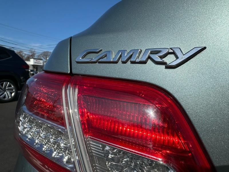 Toyota Camry LE 6-Spd AT 2011