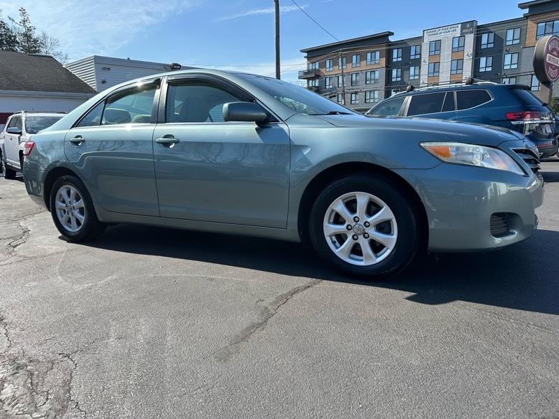 Toyota Camry LE 6-Spd AT 2011