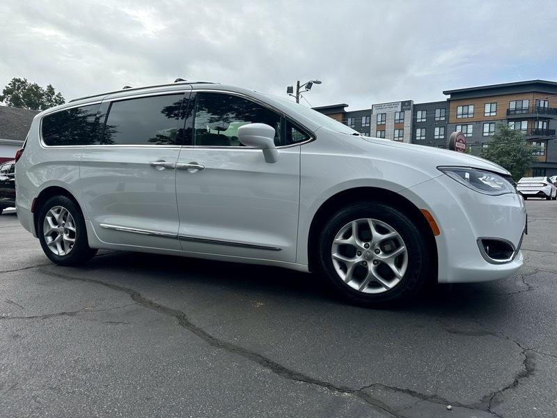 Chrysler Pacifica Touring-L 2020