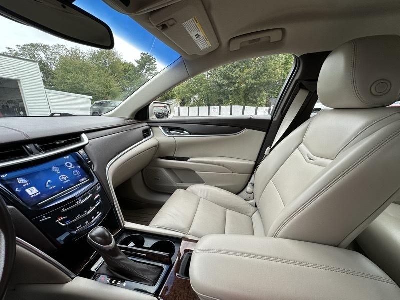 Cadillac XTS Base 2013