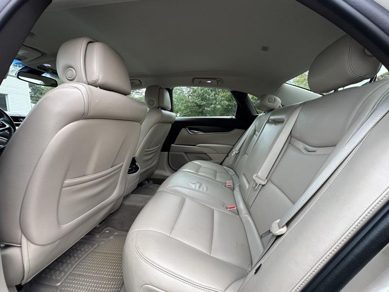 Cadillac XTS Base 2013