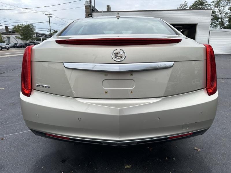 Cadillac XTS Base 2013