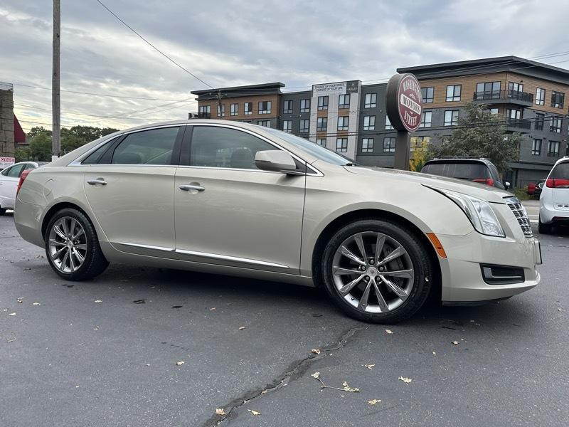Cadillac XTS Base 2013