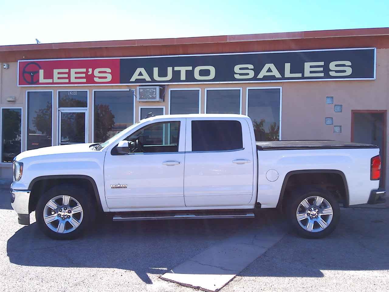 GMC Sierra 1500 SLE Crew Cab Long Box 2WD 2017 GMC Sierra 1500 SLE Crew Cab Long Box 2WD 2017