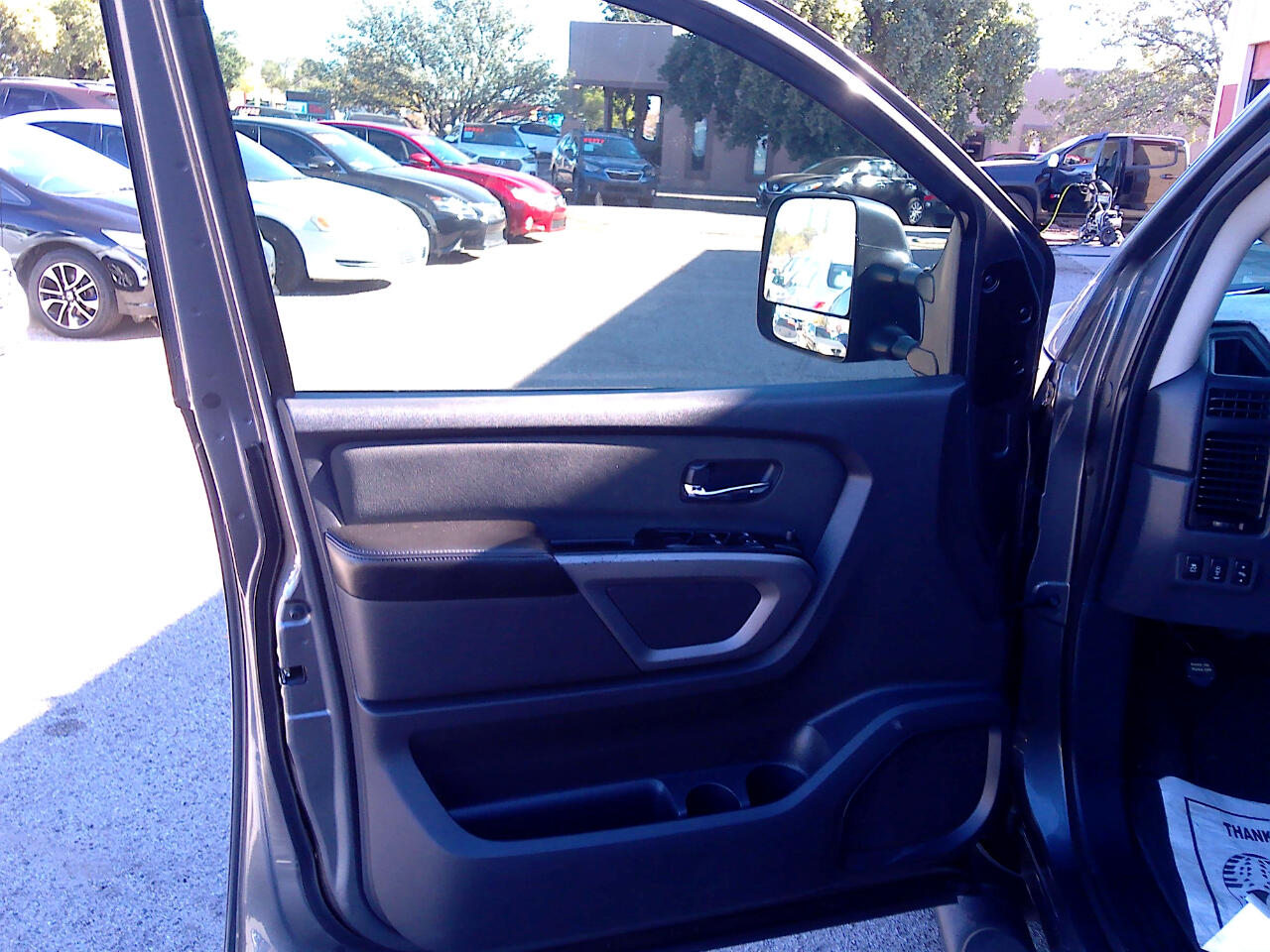 Nissan Titan SV Crew Cab 2WD 2015