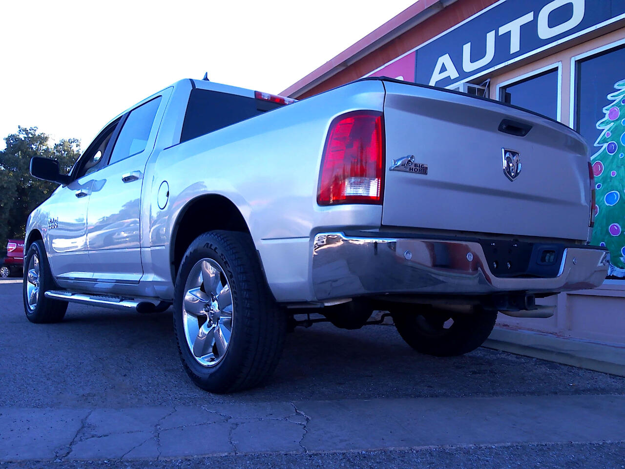 RAM 1500 SLT Crew Cab SWB 2WD 2016
