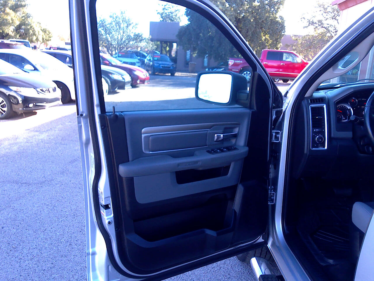 RAM 1500 SLT Crew Cab SWB 2WD 2016