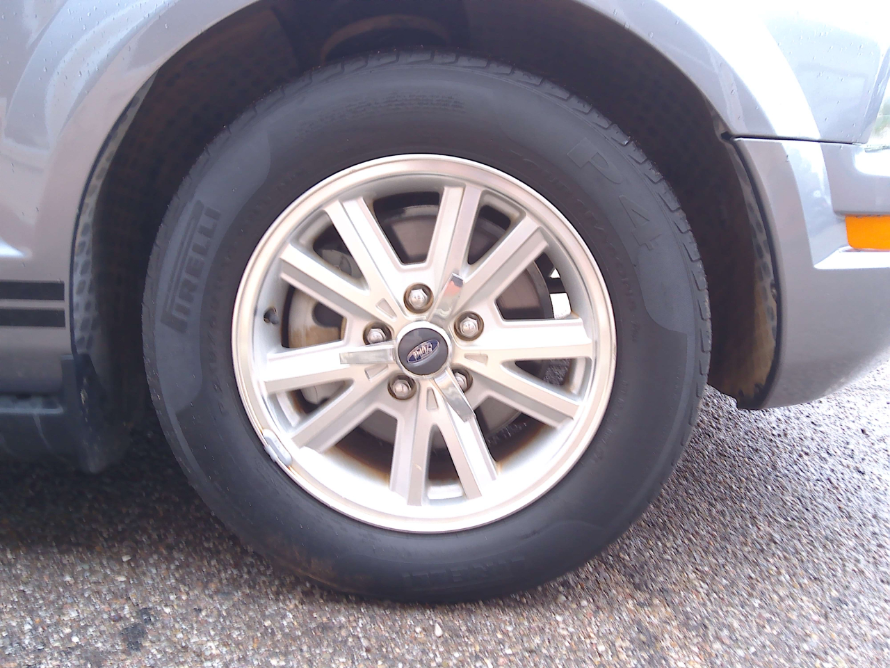 Ford Mustang V6 Deluxe Coupe 2006