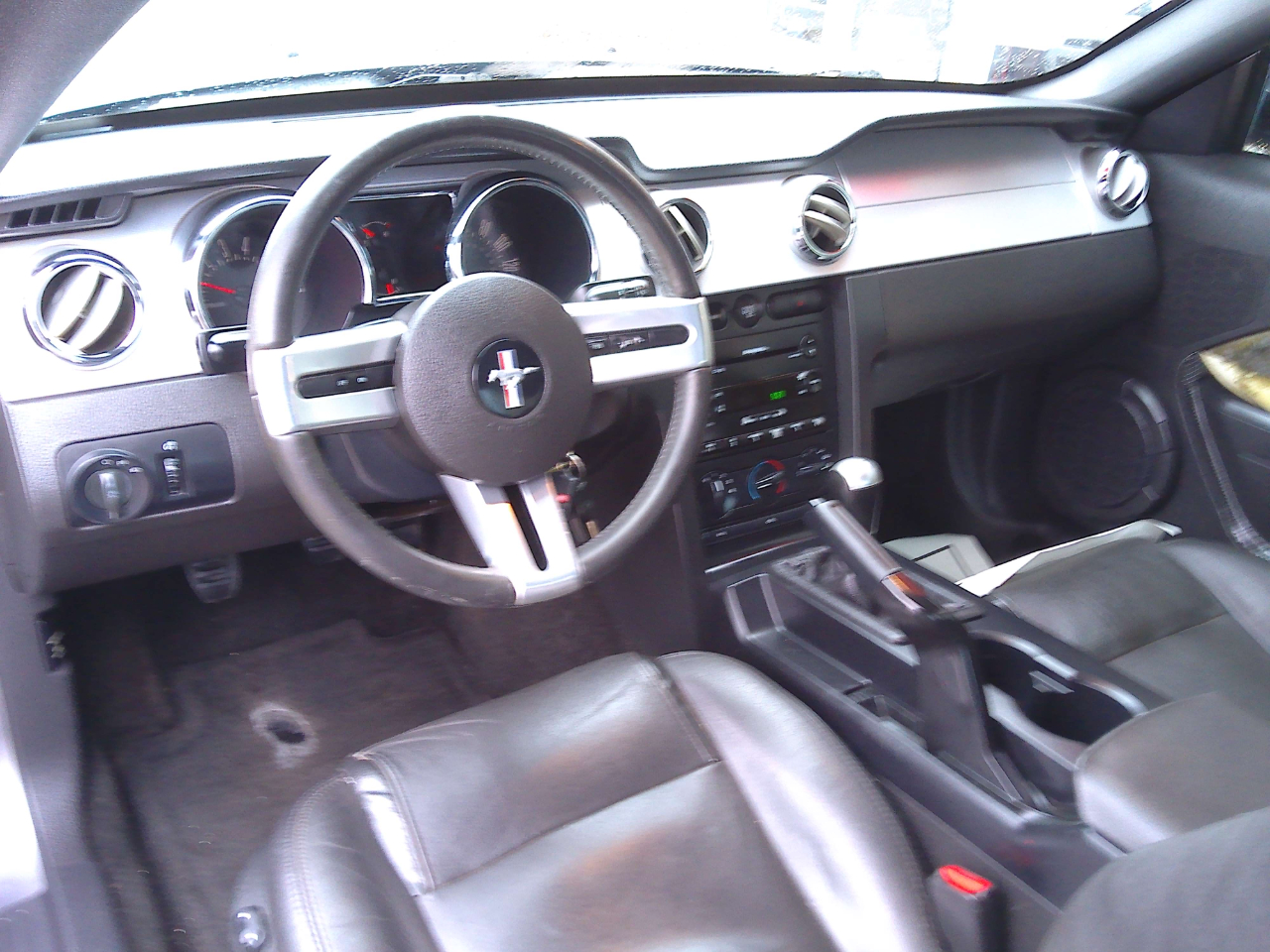 Ford Mustang V6 Deluxe Coupe 2006