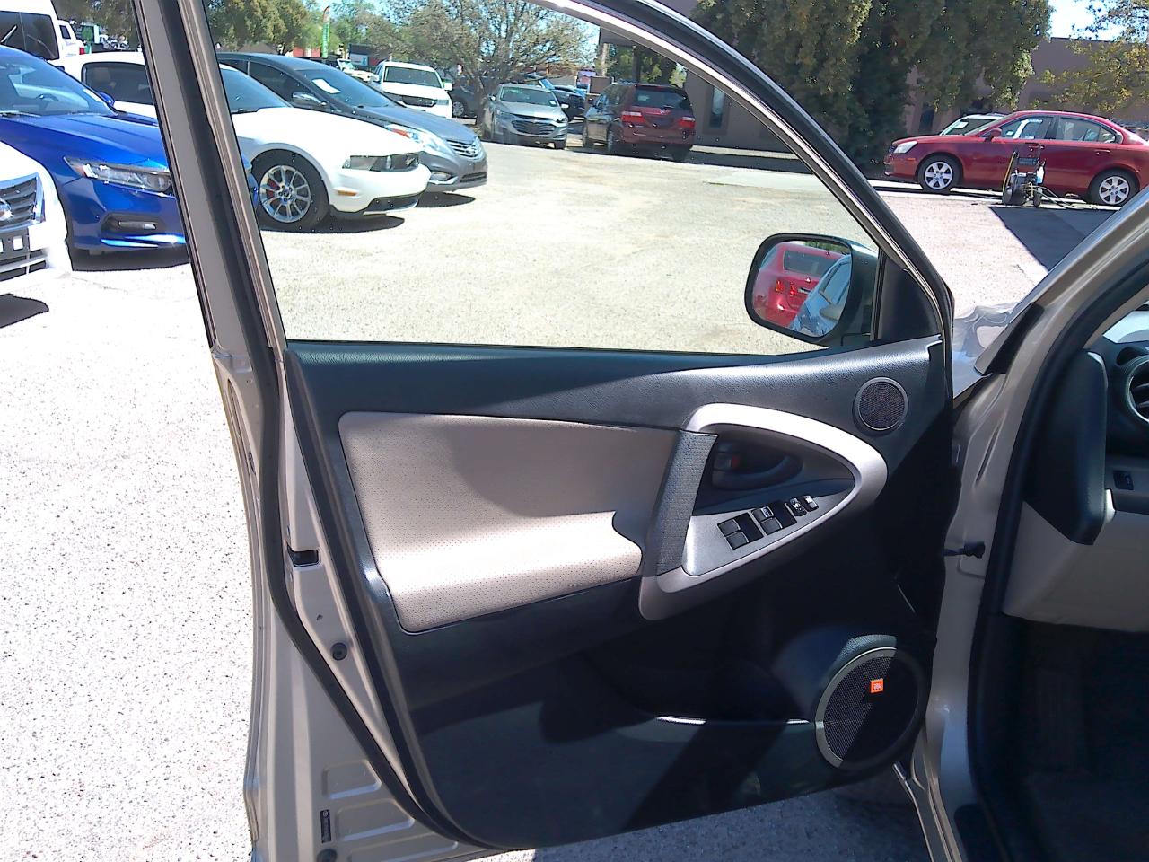 Toyota RAV4 Limited V6 2WD 2007