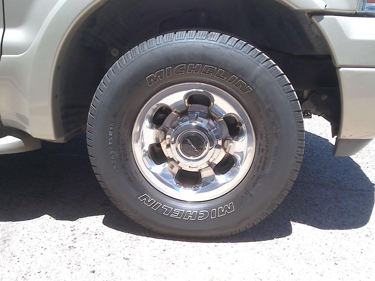 Ford Excursion Limited 6.8L 2WD 2005