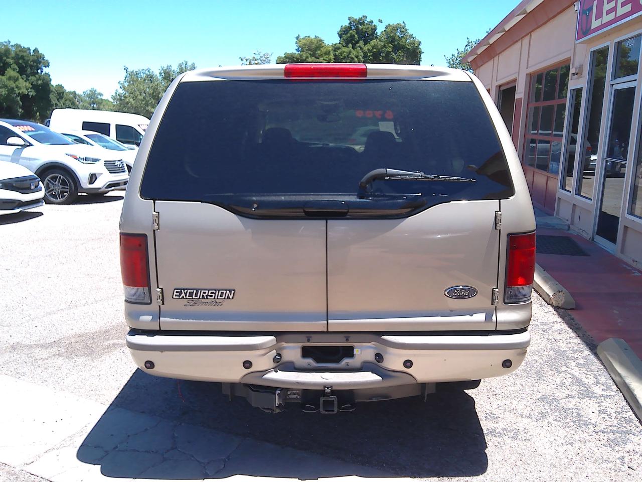 Ford Excursion Limited 6.8L 2WD 2005