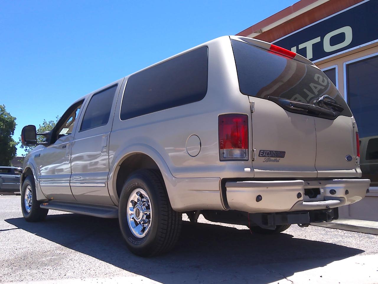 Ford Excursion Limited 6.8L 2WD 2005